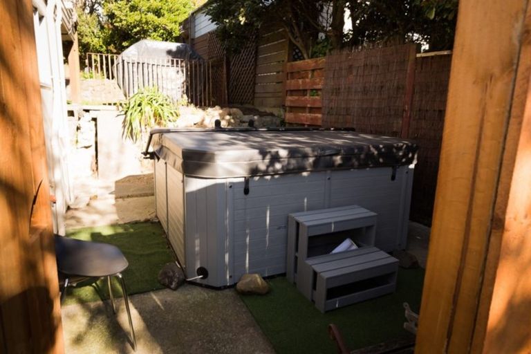 Photo of property in 35 Carluke Street, Paparangi, Wellington, 6037