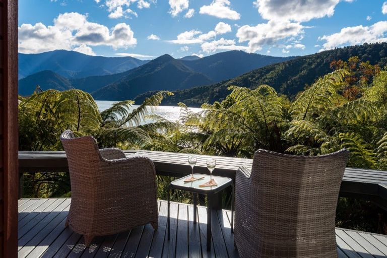 Photo of property in 259 Queen Charlotte Drive, Havelock, Picton, 7281