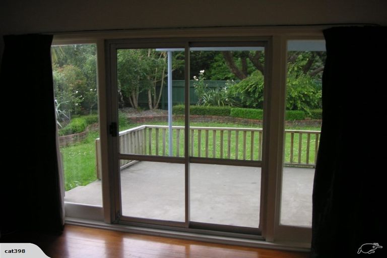 Photo of property in 122 Cambridge Terrace, Fairfield, Lower Hutt, 5011