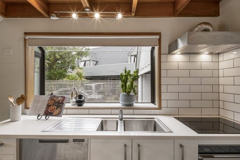 Photo of property in 91 Manhattan Heights, Glendene, Auckland, 0602