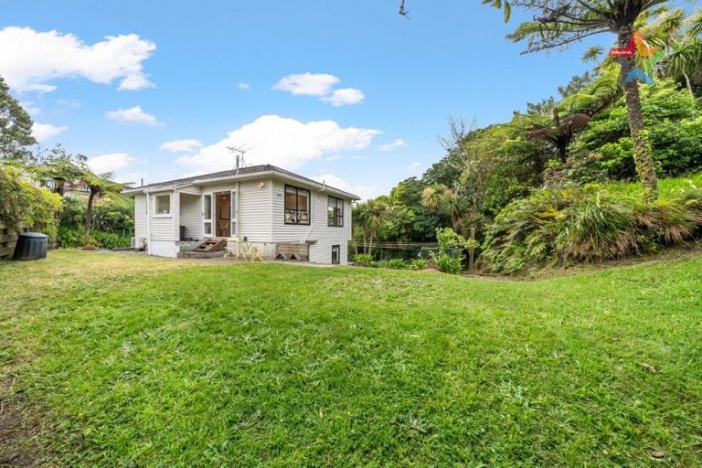 Photo of property in 12 Montgomery Avenue, Karori, Wellington, 6012