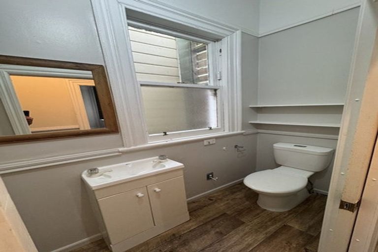 Photo of property in 2a Russell Terrace, Newtown, Wellington, 6021