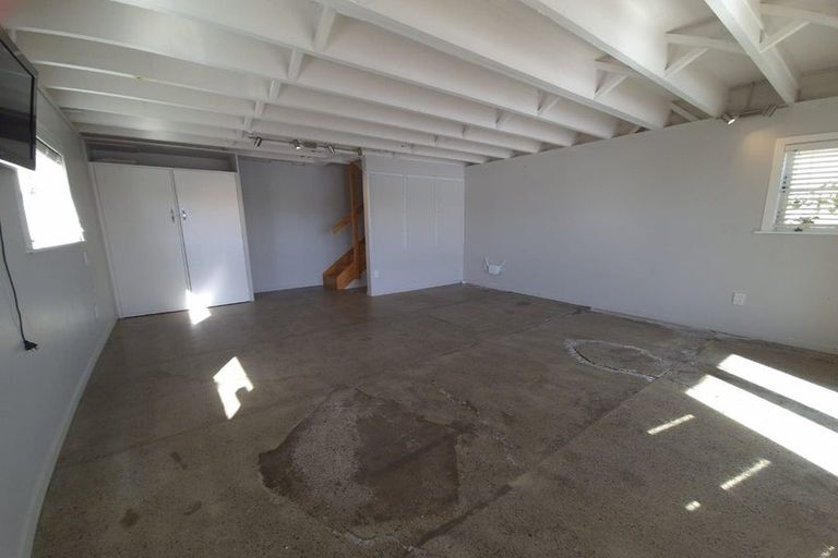 Photo of property in 37 Seaview Road, Paremata, Porirua, 5024