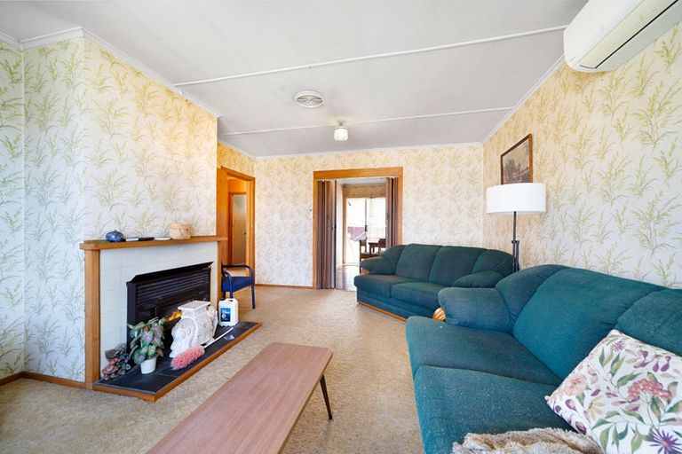 Photo of property in 24 Cobham Crescent, Kelston, Auckland, 0602