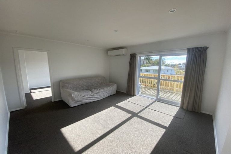 Photo of property in 10 Oriel Place, Tawa, Wellington, 5028