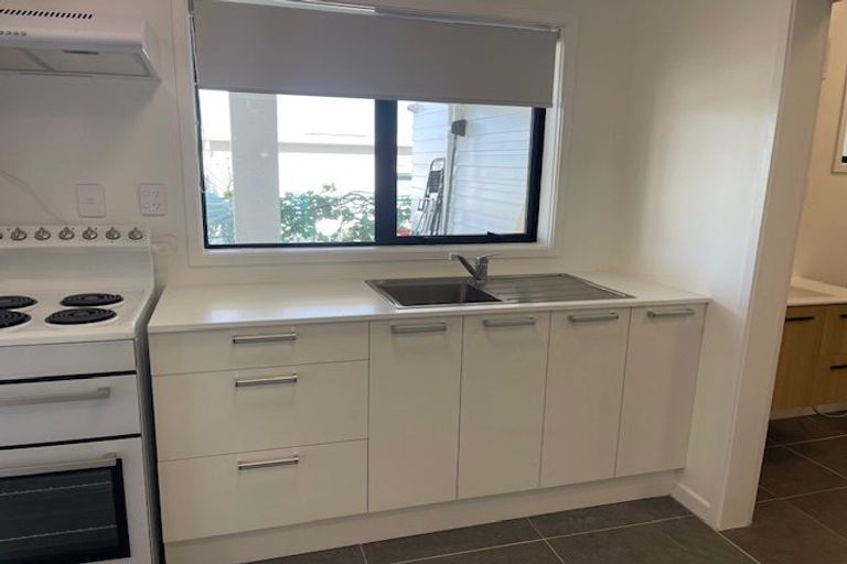 Photo of property in 27 Sunset Road, Totara Vale, Auckland, 0632