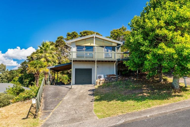Photo of property in 29 Noeleen Street, Glenfield, Auckland, 0629