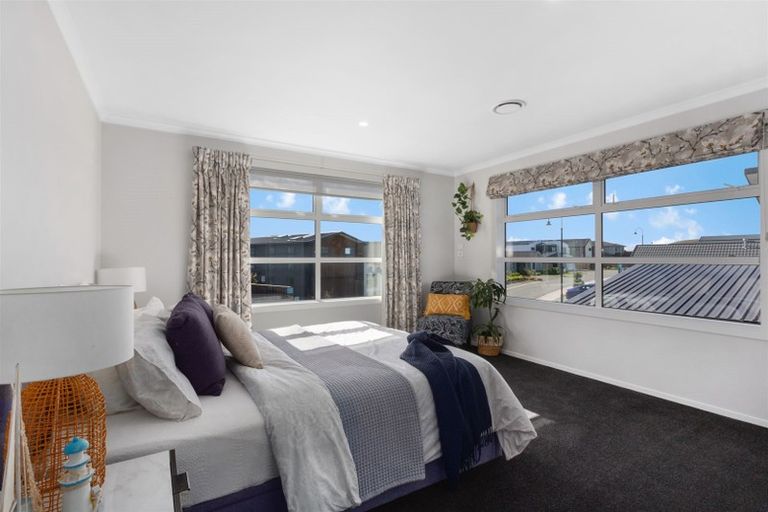 Photo of property in 11 Rotorua Grove, Aotea, Porirua, 5024