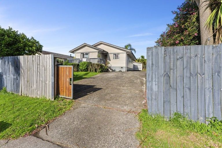 Photo of property in 35 Wickman Way, Mangere East, Auckland, 2024