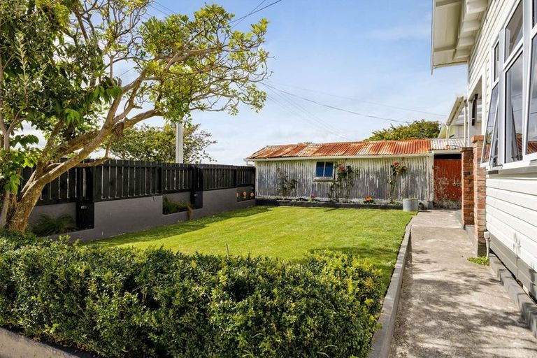 Photo of property in 19 Clifford Street, Hawera, 4610