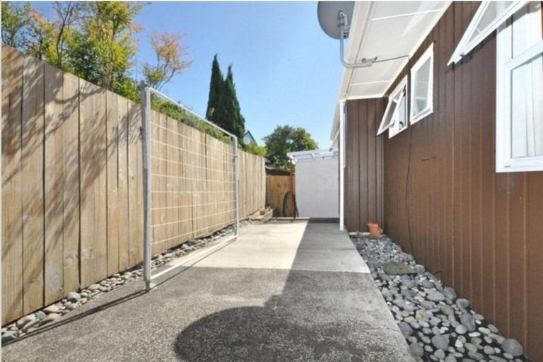 Photo of property in 2/67 Titirangi Road, New Lynn, Auckland, 0600