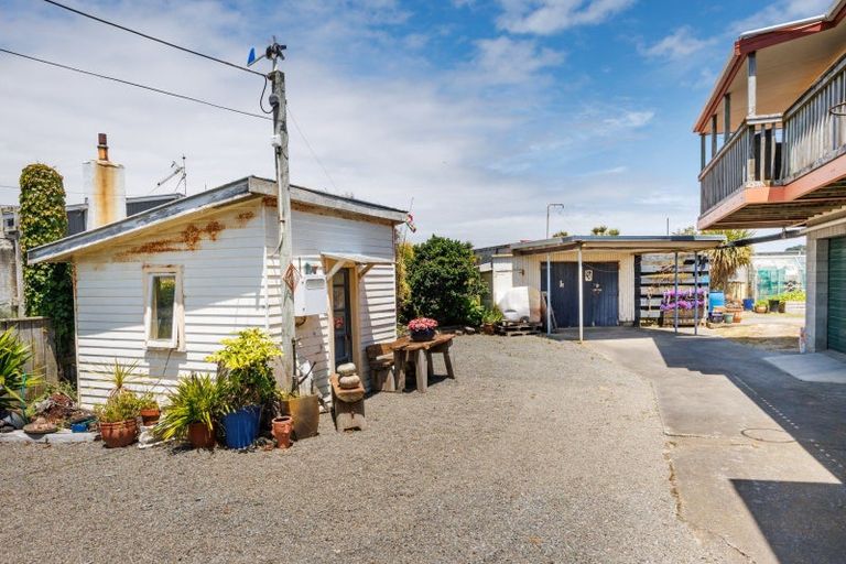 Photo of property in 1931 Parewanui Road, Parewanui, Bulls, 4894