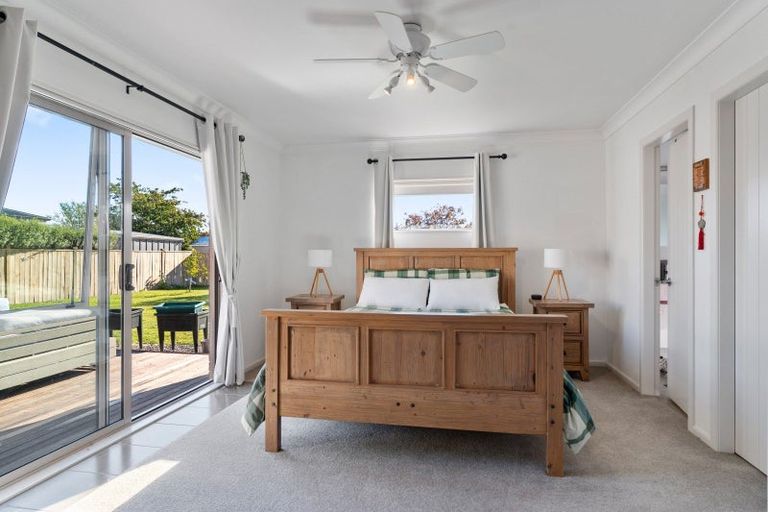 Photo of property in 24 Charles Street, Carterton, 5713