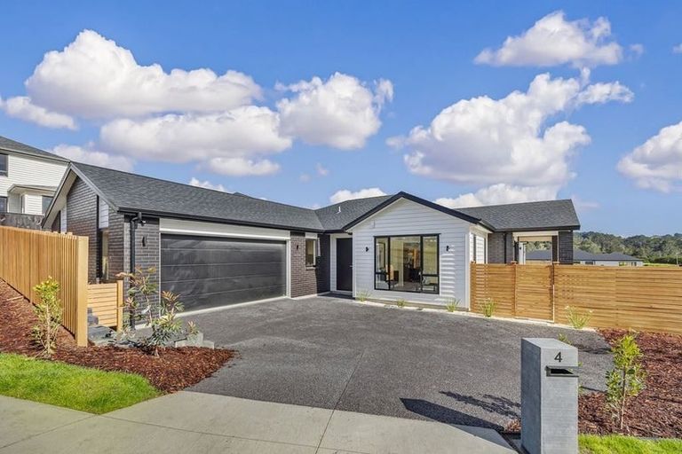 Photo of property in 4 Wheki Place, Swanson, Auckland, 0614