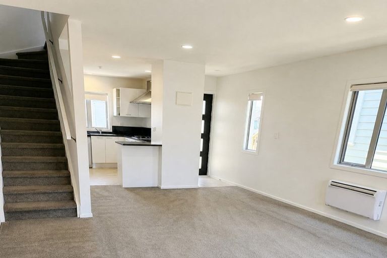 Photo of property in 9/6 John Jennings Drive, Oteha, Auckland, 0632