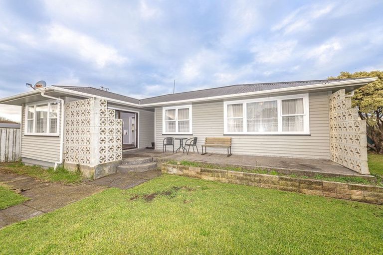 Photo of property in 22 Ashton Terrace, Castlecliff, Whanganui, 4501