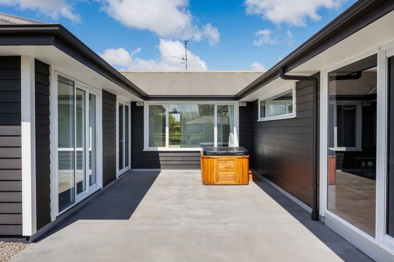 Photo of property in 33 Hartwell Drive, Kelvin Grove, Palmerston North, 4470