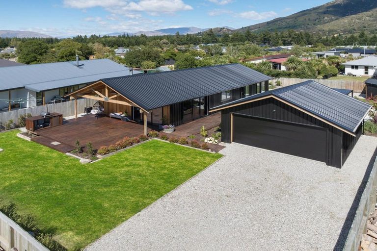 Photo of property in 19 Pennycook Place, Lake Hawea, Wanaka, 9382