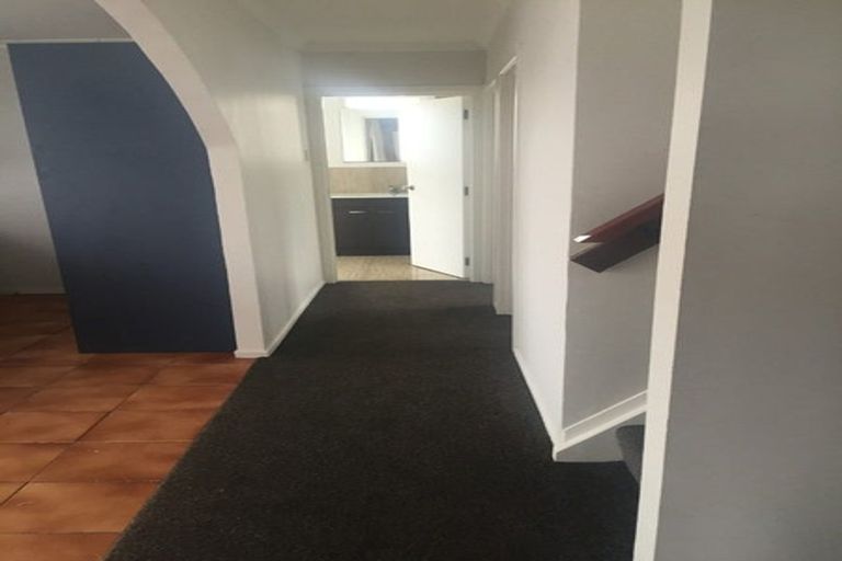 Photo of property in 107 Tidal Road, Mangere, Auckland, 2022