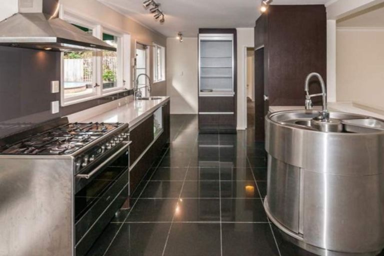 Photo of property in 14 Sovereign Place, Glenfield, Auckland, 0629