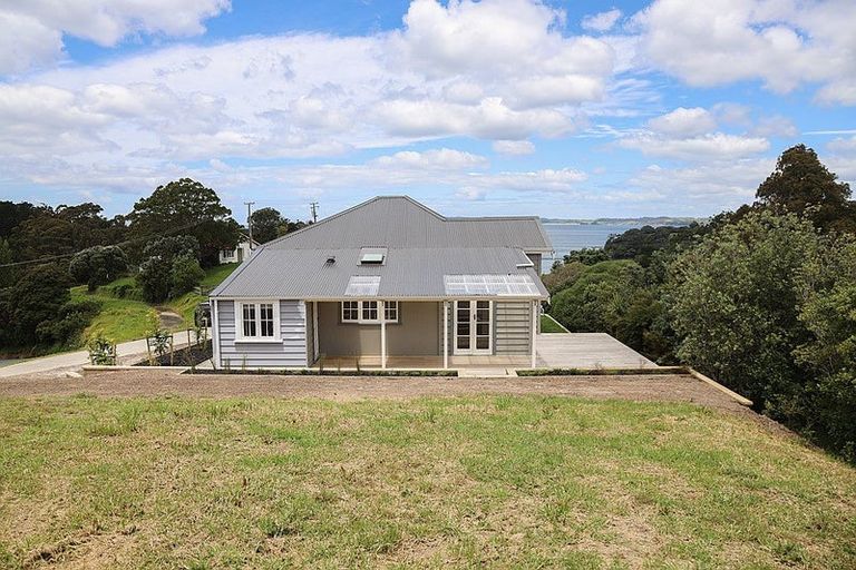 Photo of property in 204 Cape Rodney Road, Leigh, 0985