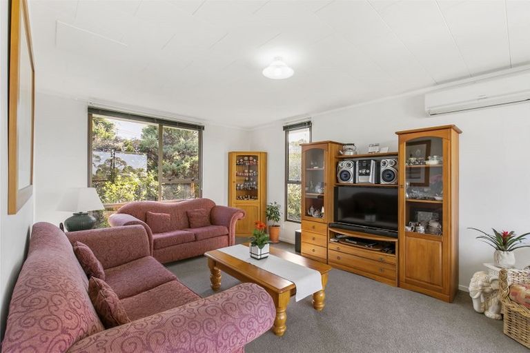 Photo of property in 19 Peterhouse Place, West Harbour, Auckland, 0618