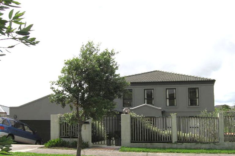 Photo of property in 1 Basra Drive, Henderson, Auckland, 0612