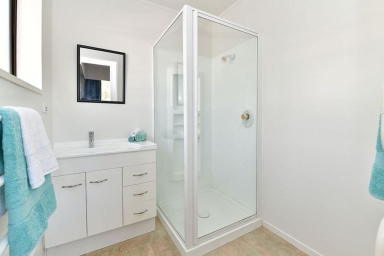 Photo of property in 3 Elgin Place, Red Beach, 0932