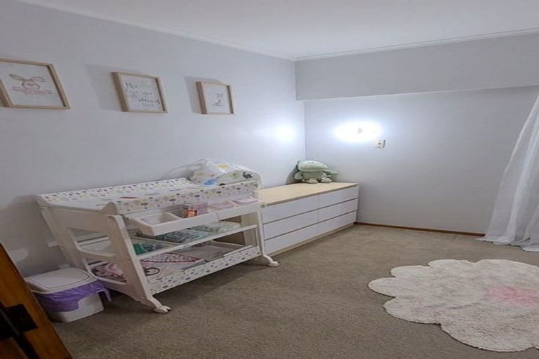 Photo of property in 50 Potter Avenue, Northcote, Auckland, 0627