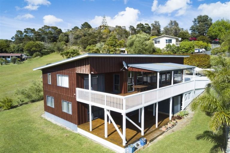 Photo of property in 44 Heretaunga Crescent, Cable Bay, 0420