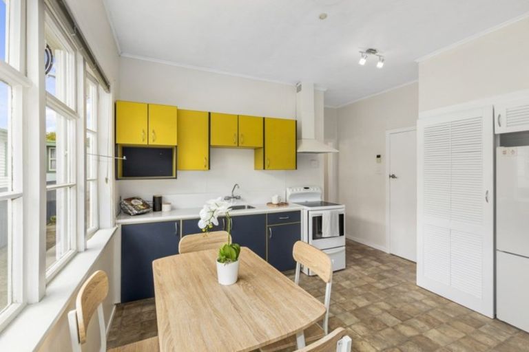 Photo of property in 6 Durham Crescent, Fairfield, Lower Hutt, 5011