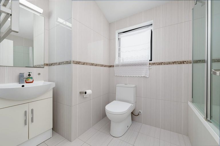 Photo of property in 93 Waitaki Street, Henderson, Auckland, 0612
