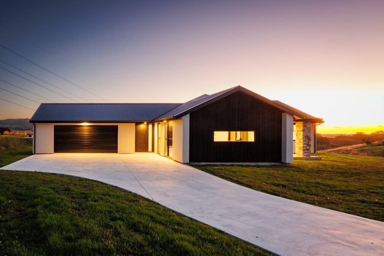 Photo of property in 132 Kingsdale Park Drive, Aokautere, Palmerston North, 4471