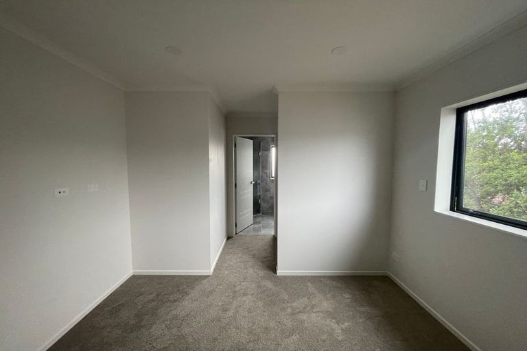 Photo of property in 8d Minaret Drive, Bucklands Beach, Auckland, 2014