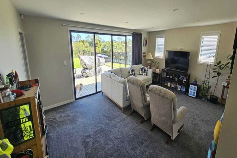 Photo of property in 35 Tahuna Minhinnick Drive, Glenbrook, 2681