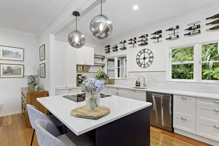 Photo of property in 124 Kamahi Street, Stokes Valley, Lower Hutt, 5019