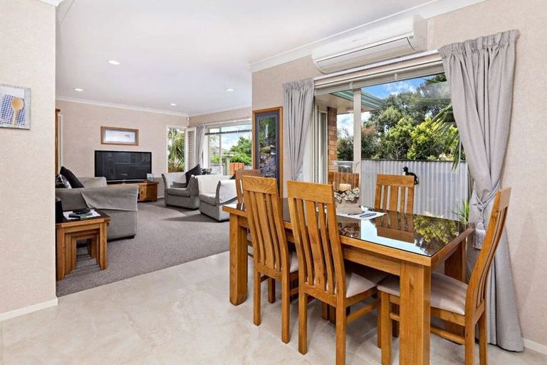 Photo of property in 3a Somerville Road, Shelly Park, Auckland, 2014