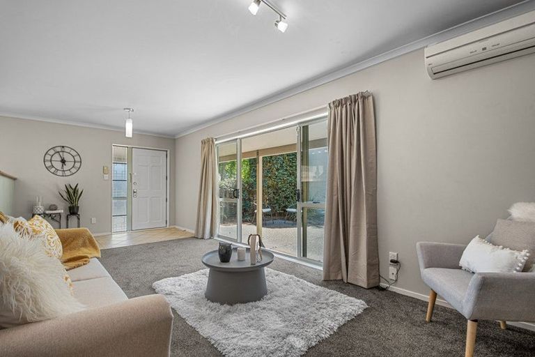Photo of property in 5 Westvale Avenue, Ranui, Auckland, 0612