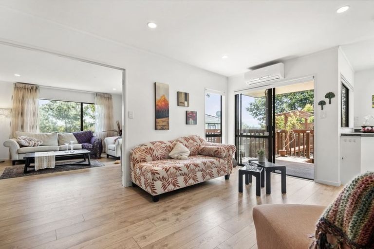 Photo of property in 14 Mandeville Place, Unsworth Heights, Auckland, 0632
