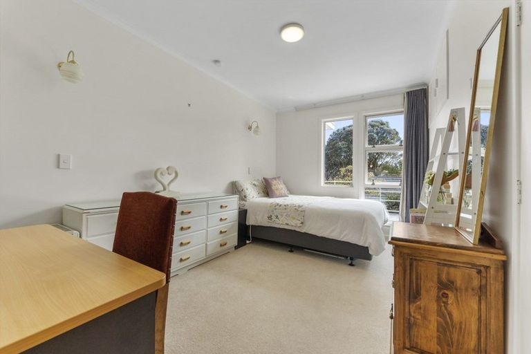 Photo of property in 11 Hughes Avenue, Hokowhitu, Palmerston North, 4410