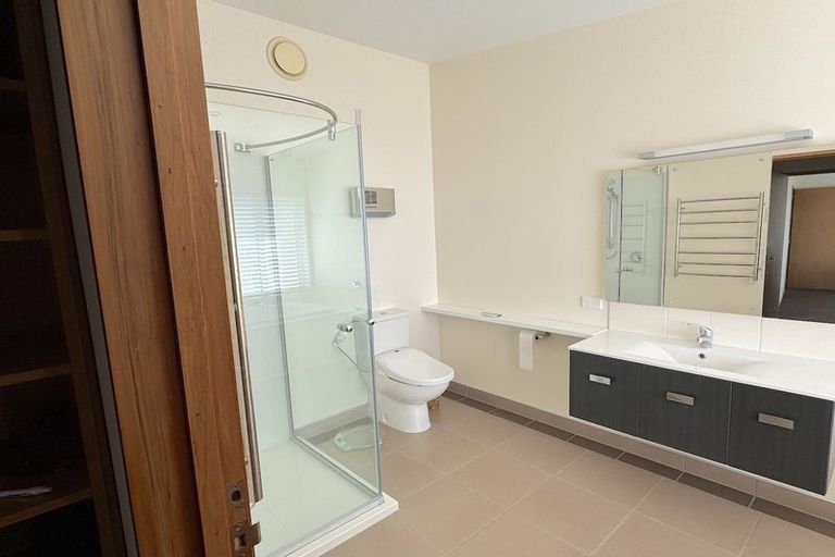 Photo of property in 2 Clearview Lane, Mount Pleasant, Christchurch, 8081