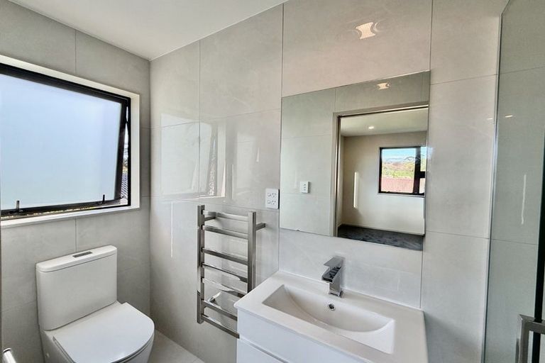 Photo of property in 9a Darren Crescent, Half Moon Bay, Auckland, 2012