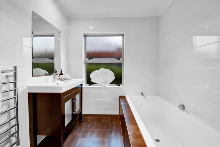 Photo of property in 81 Pacific Drive, Fitzherbert, Palmerston North, 4410