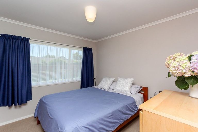 Photo of property in 18 Veale Road, Frankleigh Park, New Plymouth, 4310