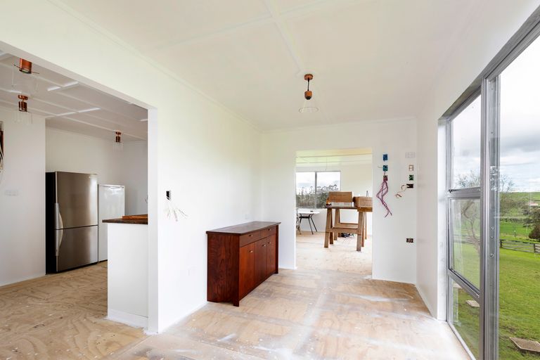 Photo of property in 84 Ocean View Road, Northcote, Auckland, 0627