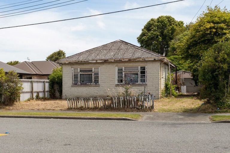 Photo of property in 69 Cleveland Street, Edgeware, Christchurch, 8013