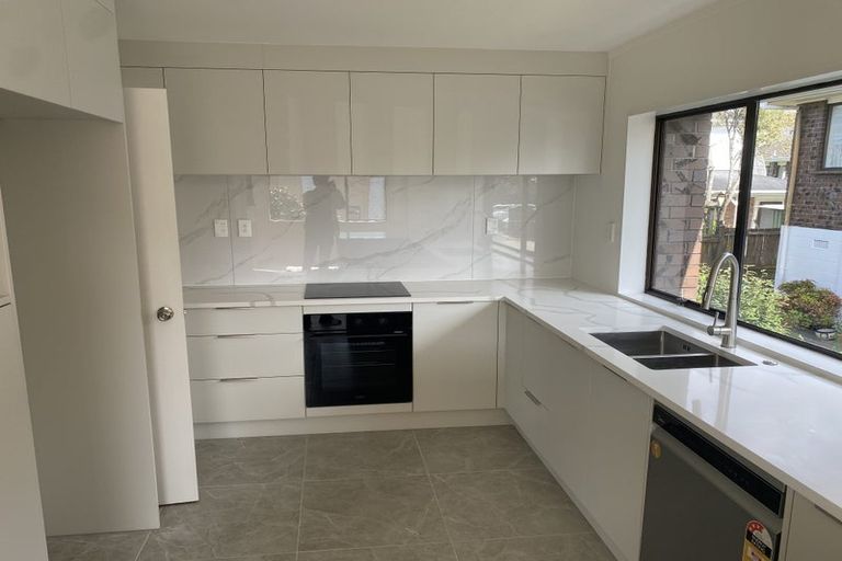 Photo of property in 33a Sunderlands Road, Half Moon Bay, Auckland, 2012