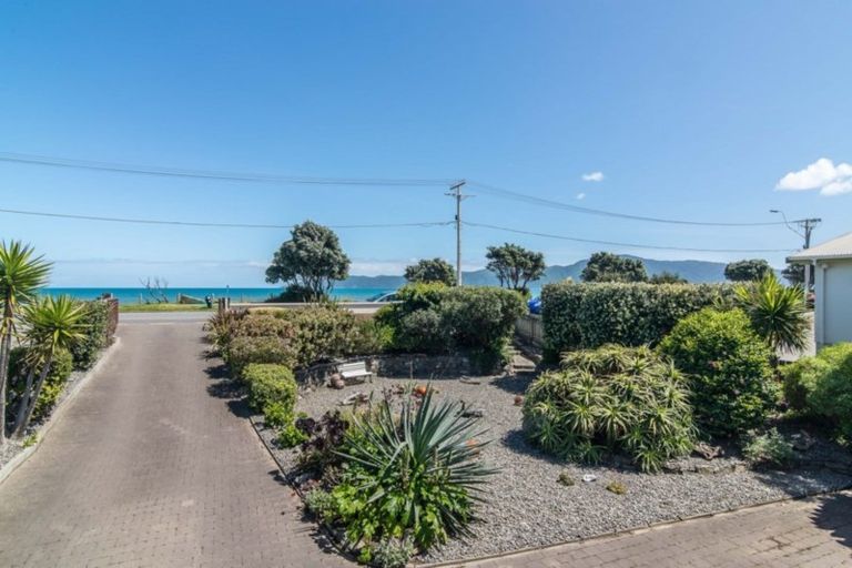 Photo of property in 93 Marine Parade, Paraparaumu Beach, Paraparaumu, 5032