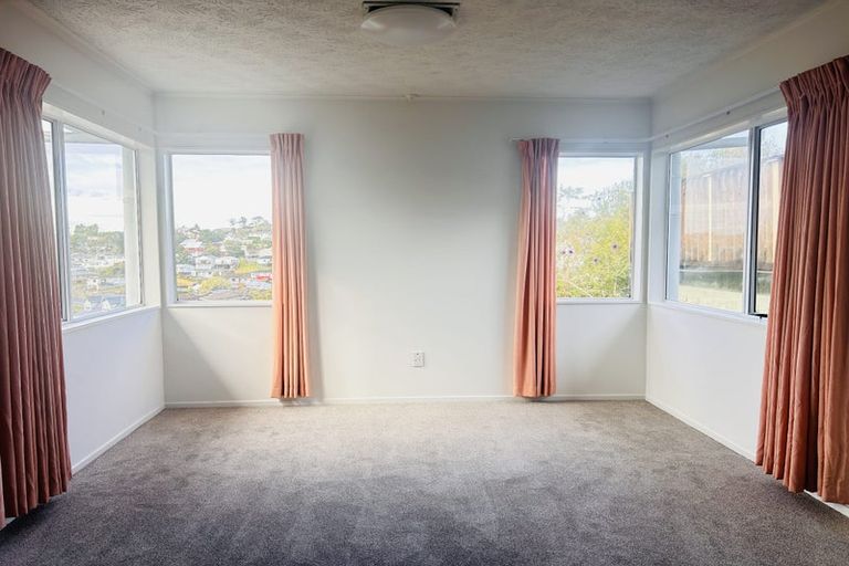Photo of property in 22 Tetrarch Place, Totara Vale, Auckland, 0629