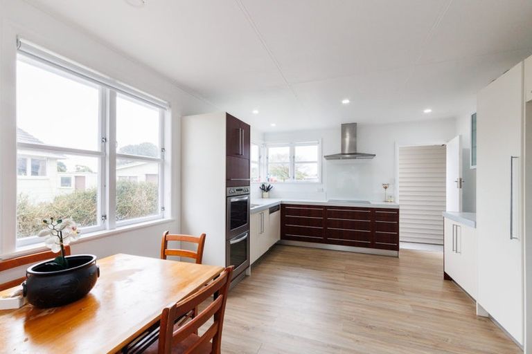 Photo of property in 62 Ellesmere Crescent, Highbury, Palmerston North, 4412